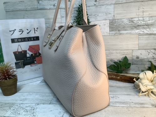 トートバッグのFURLA