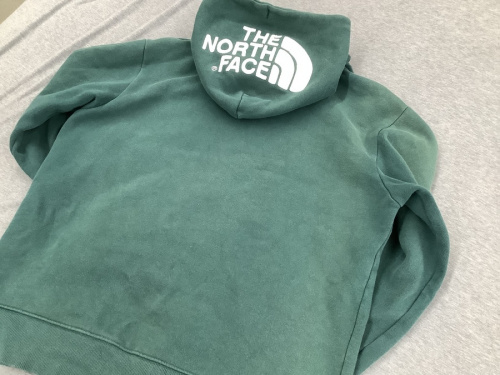ジップパーカーのTHE NORTH FACE