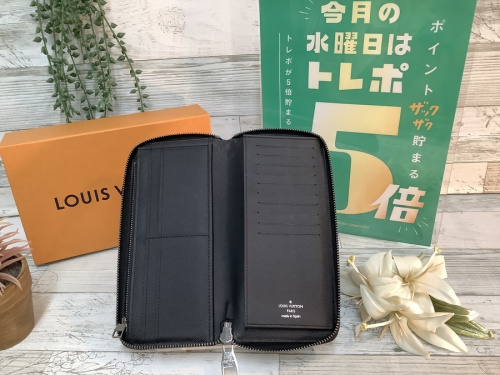 ラウンドジップウォレットのLOUIS VUITTON