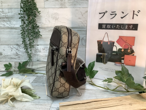 バッグのショルダーバッグ