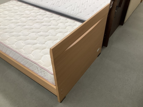 ダブルベッドのjournal standard Furniture