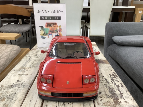 ミニカーの1/8スケールフェラーリ テスタロッサ