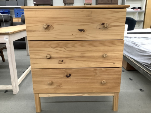 チェストの無垢材3段チェスト