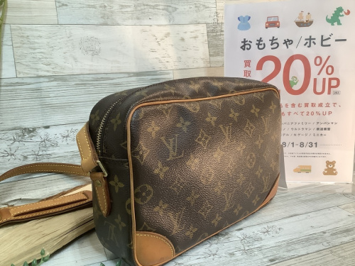 ショルダーバッグのLOUIS VUITTON