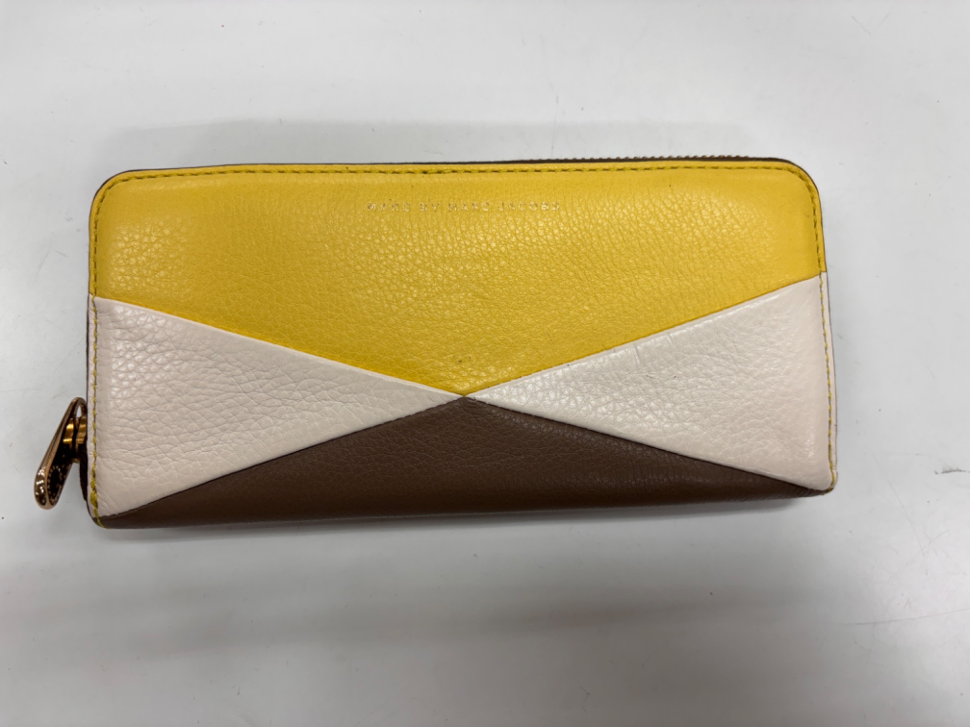 Marc by Marc Jacobs（マークバイマークジェイコブス）の長財布が買取