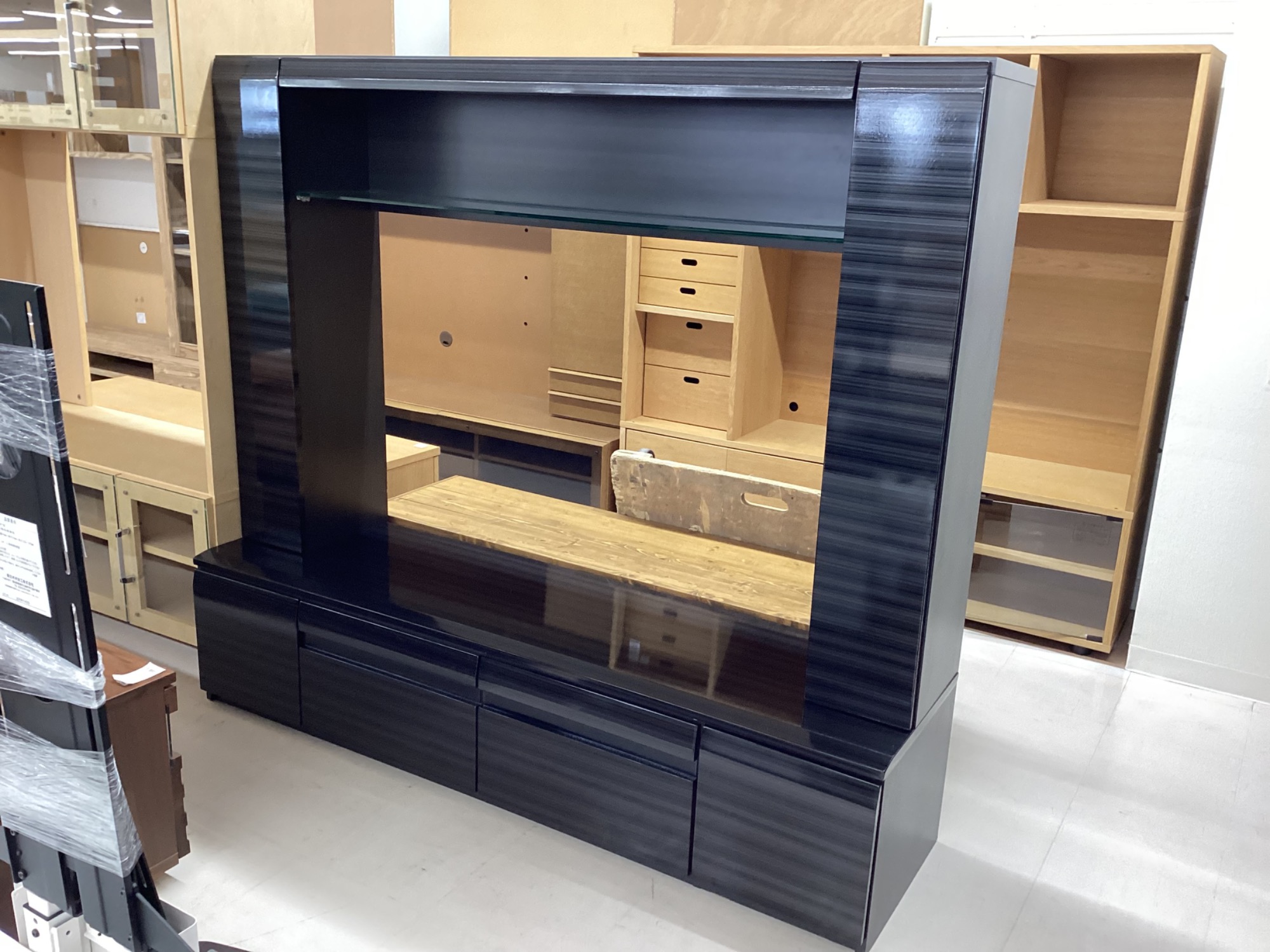 テレビボードが買取入荷しました。中古家具を買うならトレファクへ