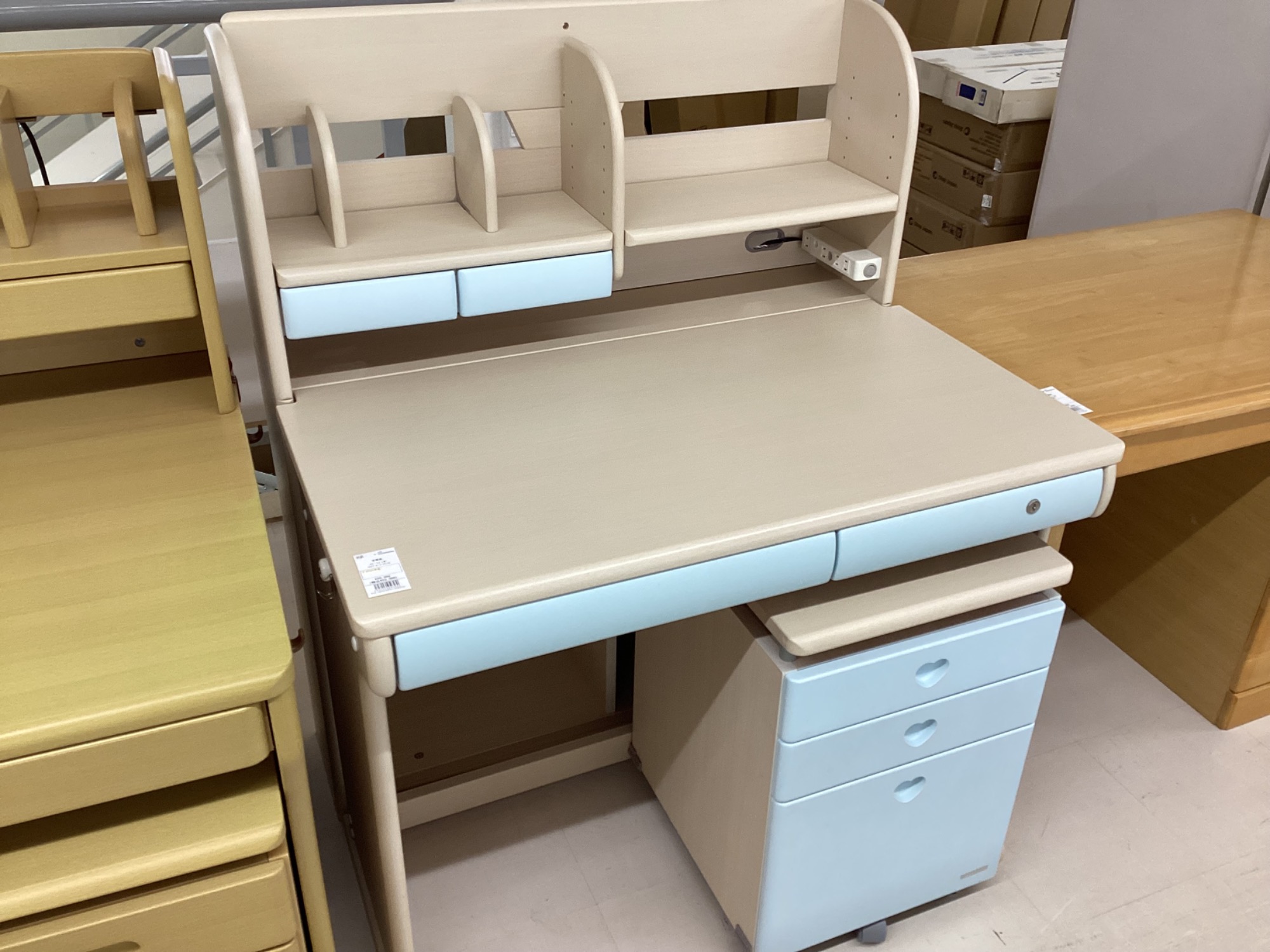 学習机が買取入荷しました。中古家具を買うならトレファクへ！【郡山