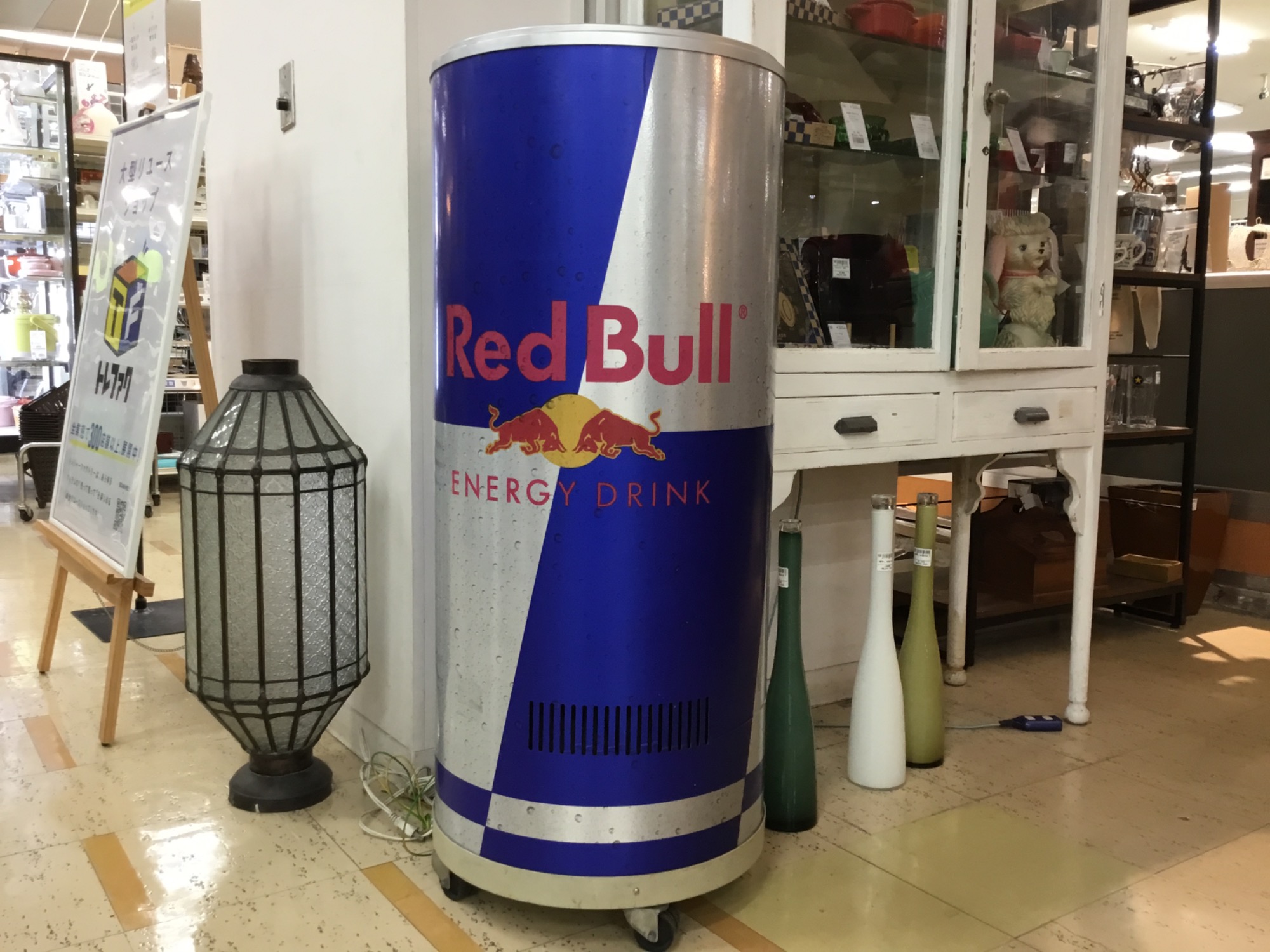 レッドブル缶型冷蔵庫が買取入荷しました。中古家具を買うなら