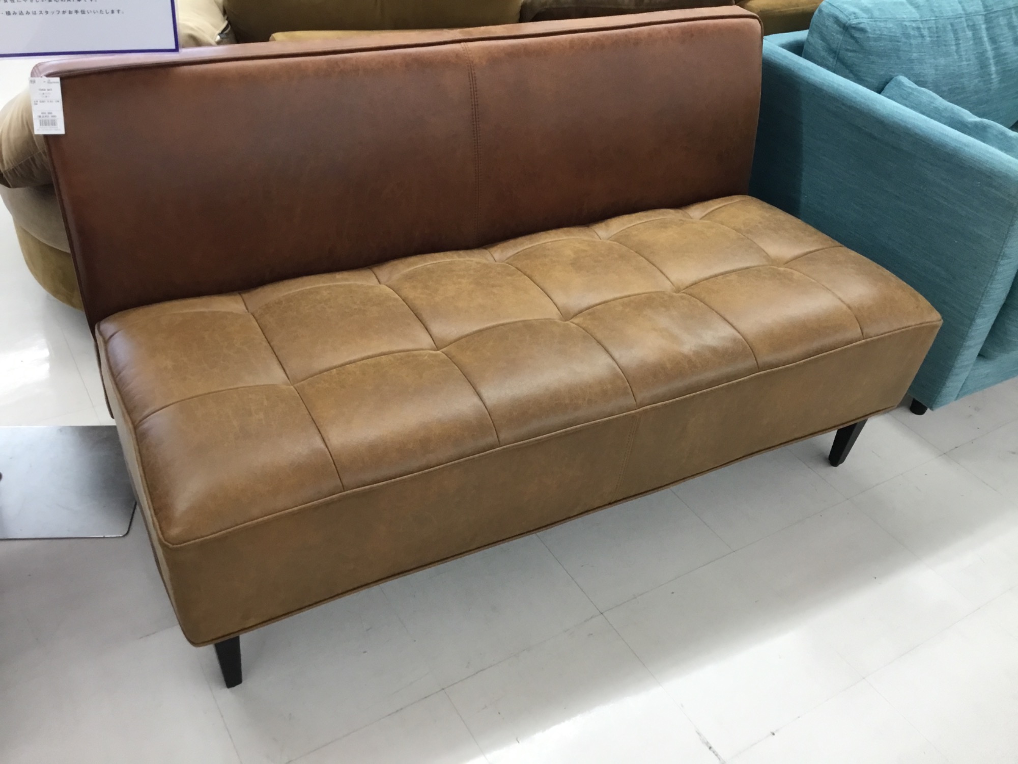 クラッシュゲートの二人掛けソファーが買取入荷しました。中古家具を