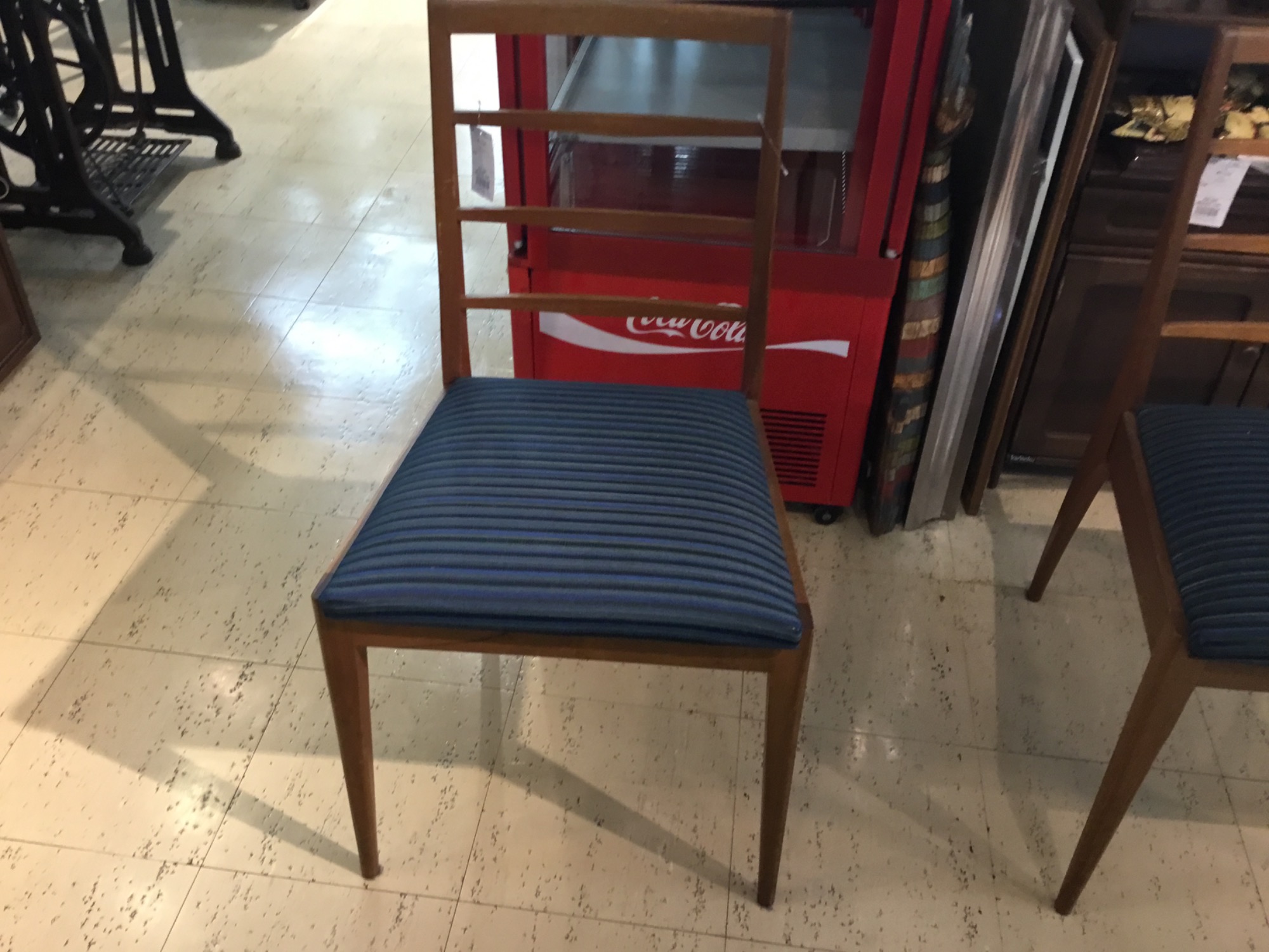 マッキントッシュのチェアーが買取入荷しました。中古家具を買うなら