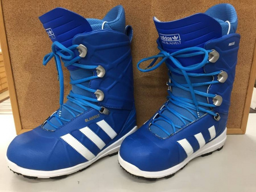adidasのスノボブーツ