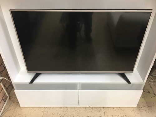 デジタル家電の液晶テレビ