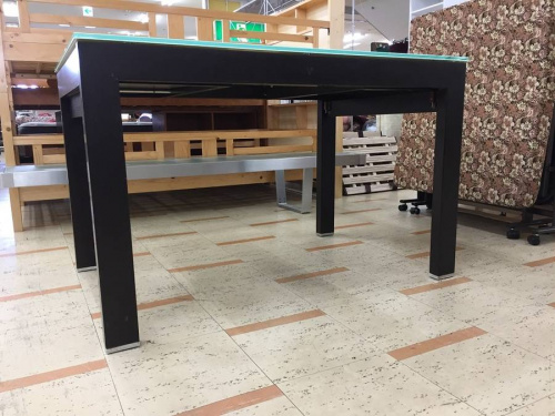ダイニングテーブルの伸縮式テーブル