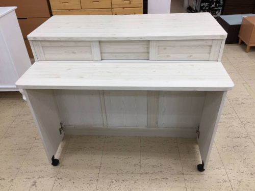 カップボードの食器棚