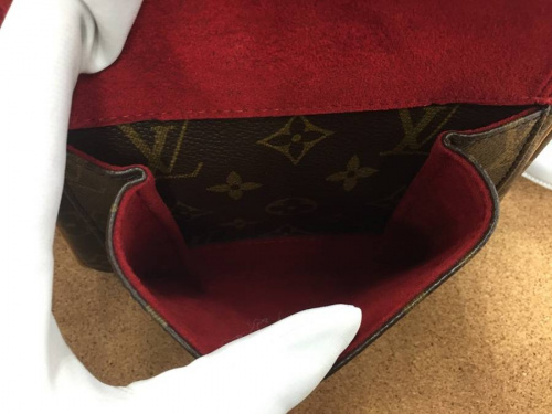 LOUIS VUITTONのショルダーバッグ