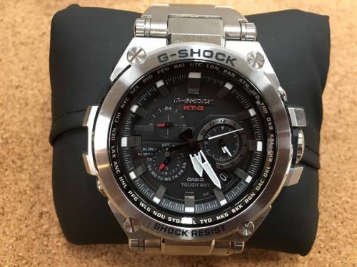 アクセサリーの腕時計