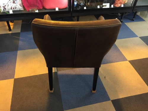 チェアのスエード調