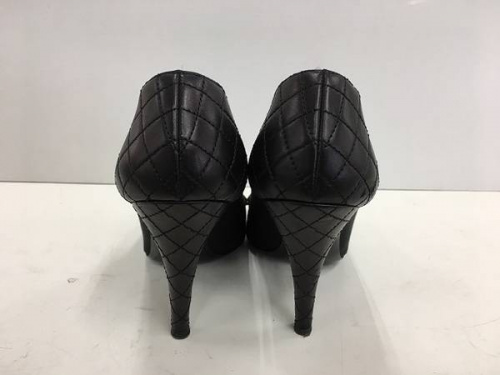 CHANELのオープントゥパンプス