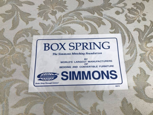 ダブルベッドのSimmons