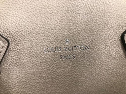バッグのLOUIS VUITTON