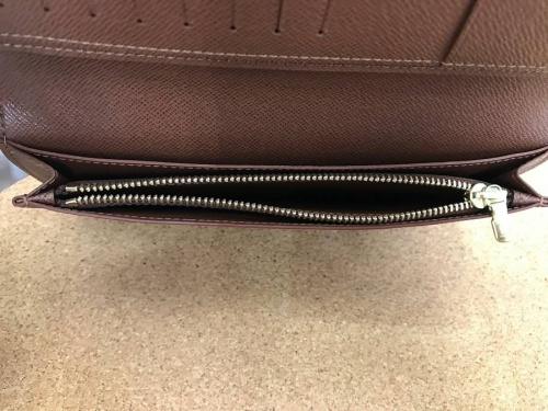 長財布のLOUIS VUITTON