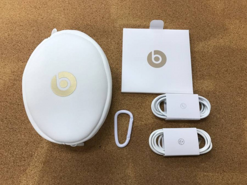 ヘッドホンのBeats