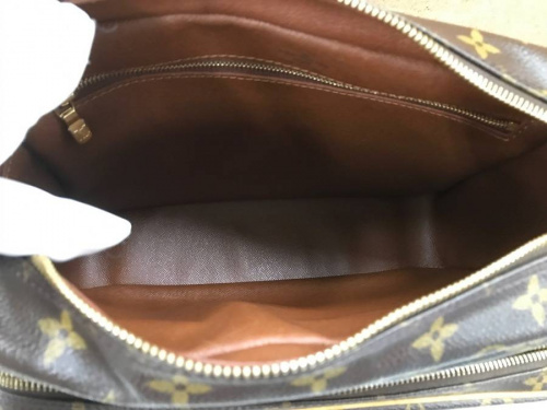 バッグのLOUIS VUITTON