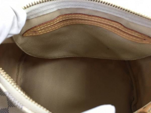 バッグのLOUIS VUITTON