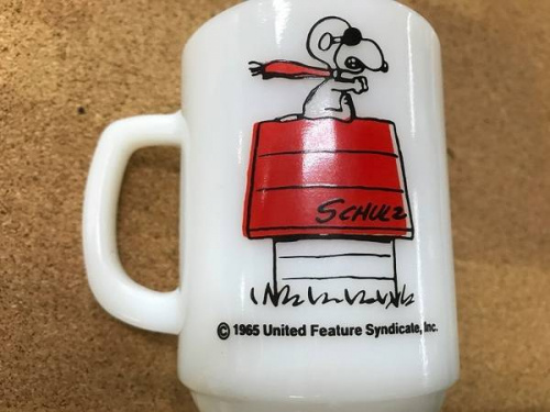 洋食器のマグカップ