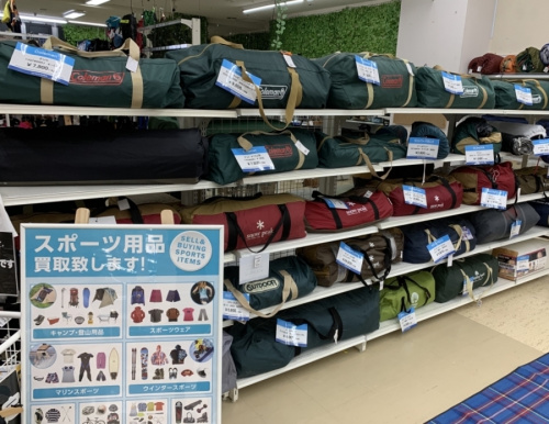 キャンプのテント