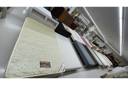 ベッドのセミダブルベッド