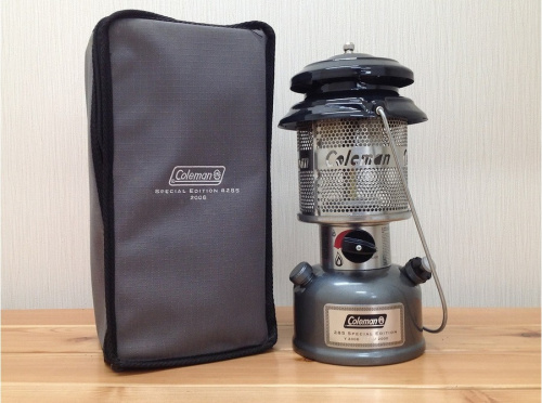 キャンプ用品のコールマン