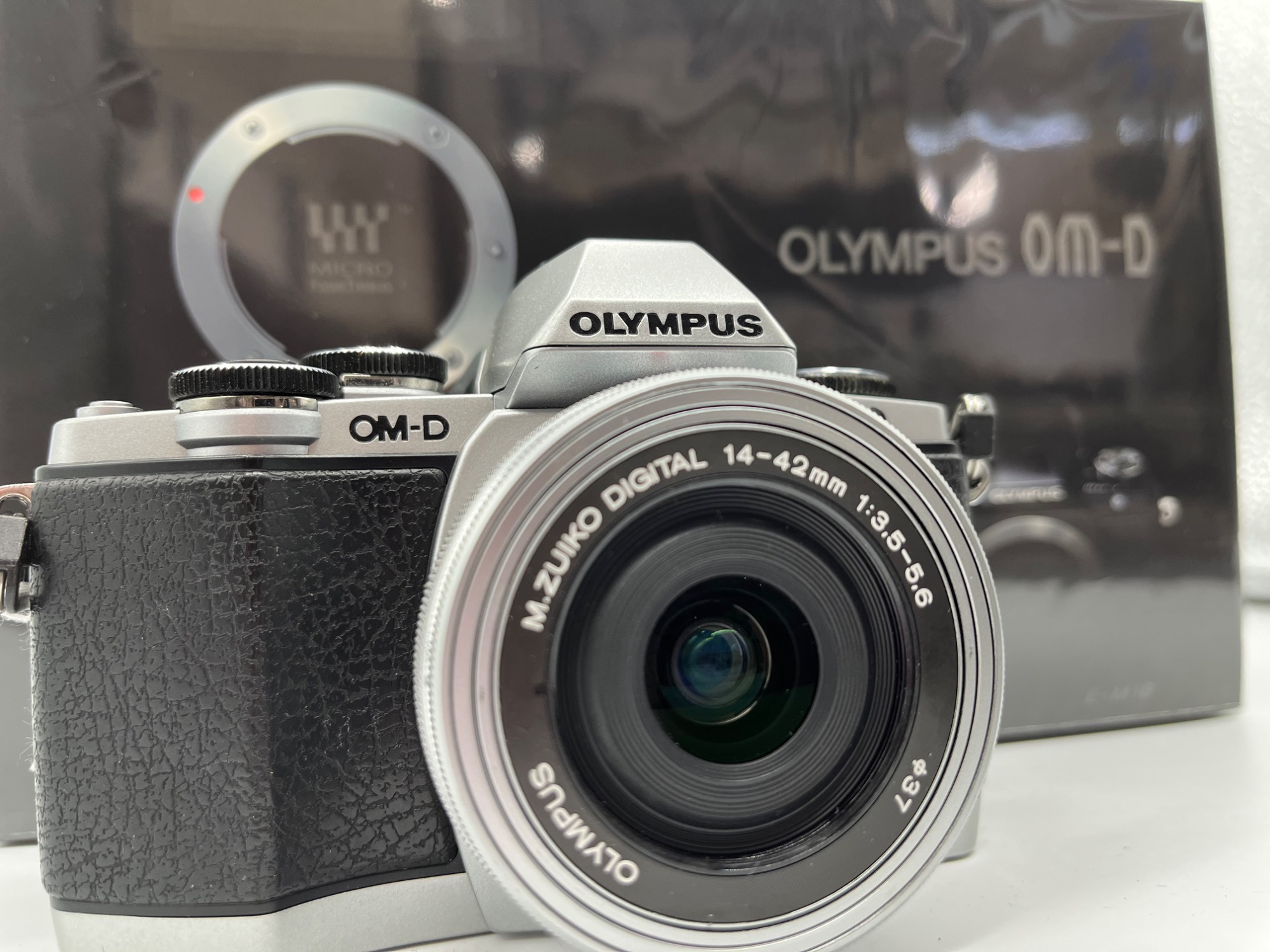 OLYMPUS(オリンパス)のミラーレス一眼カメラ OM-D E-M10が入荷