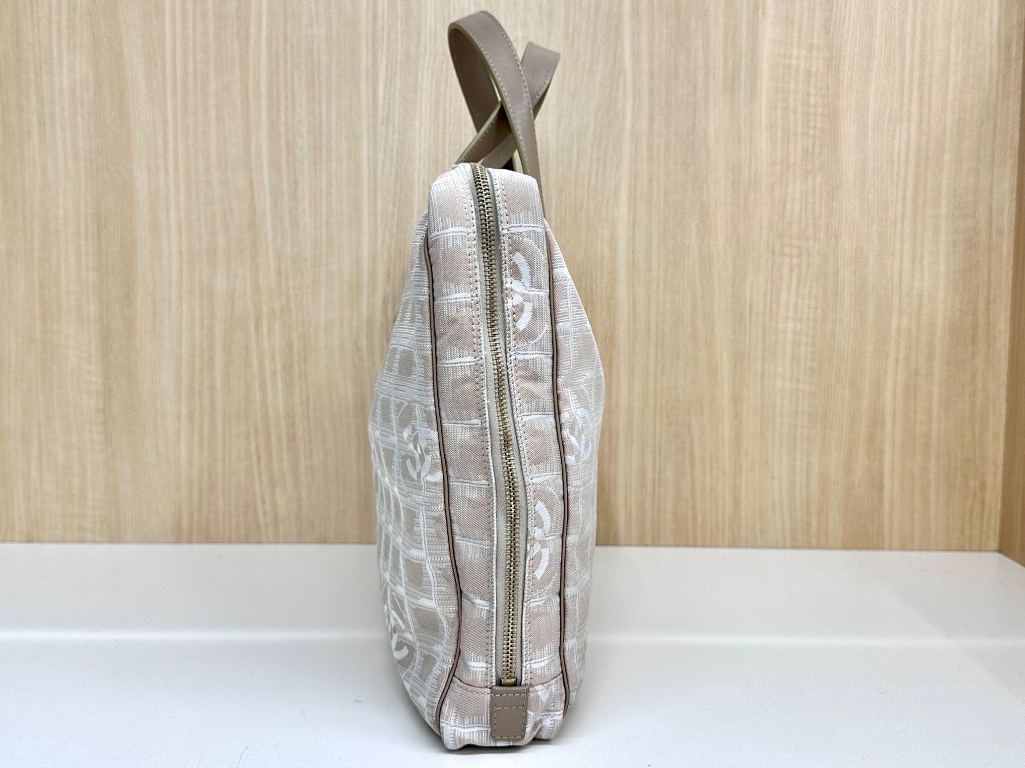 シャネル　ニュートラベルラインブリーフケース べージュ a1002130_1.jpg