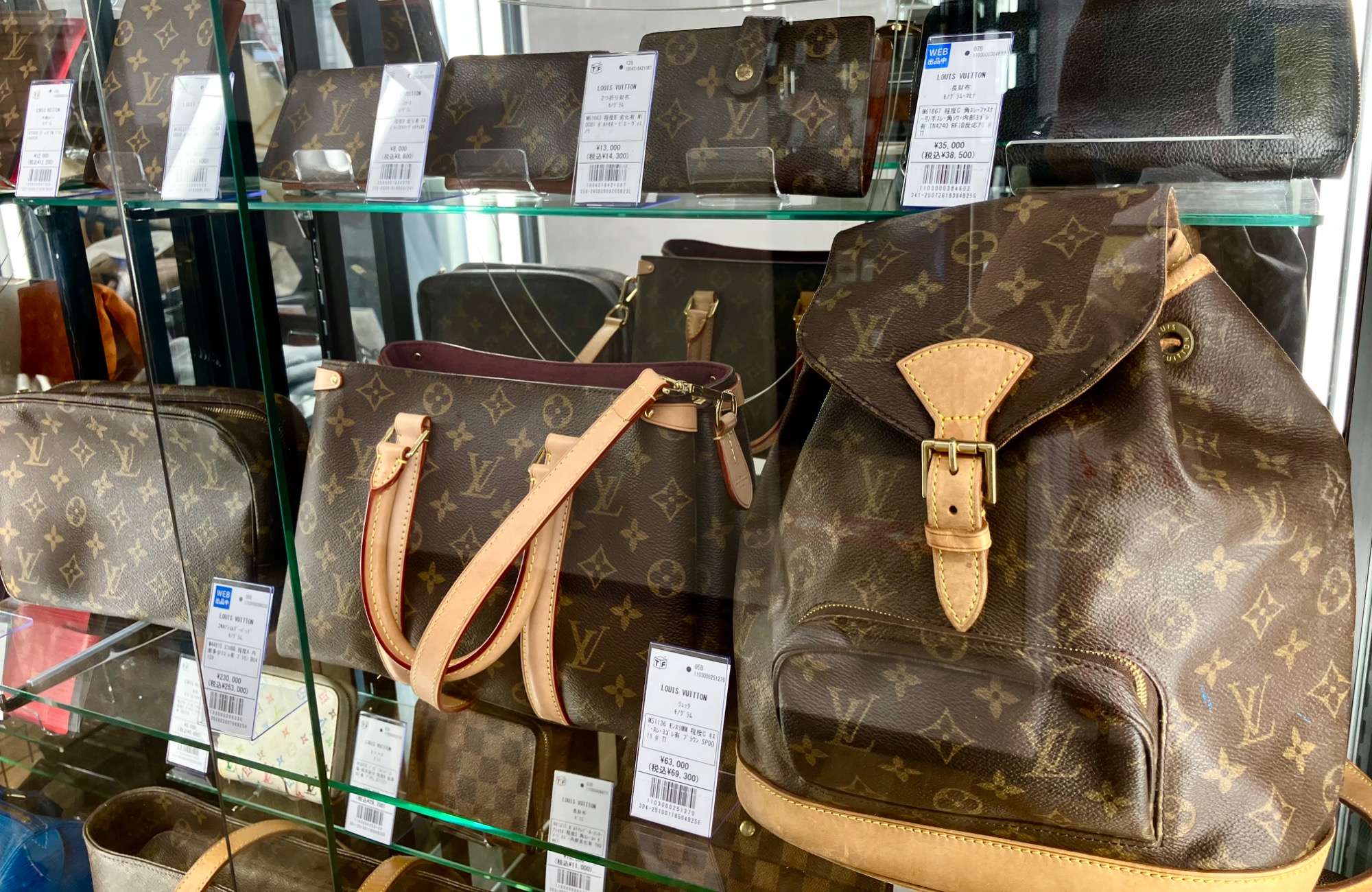 PRADA ネオプレーントートバッグ　カーキ PRADA（プラダ） ネオプレーン トートバッグ が入荷いたしました