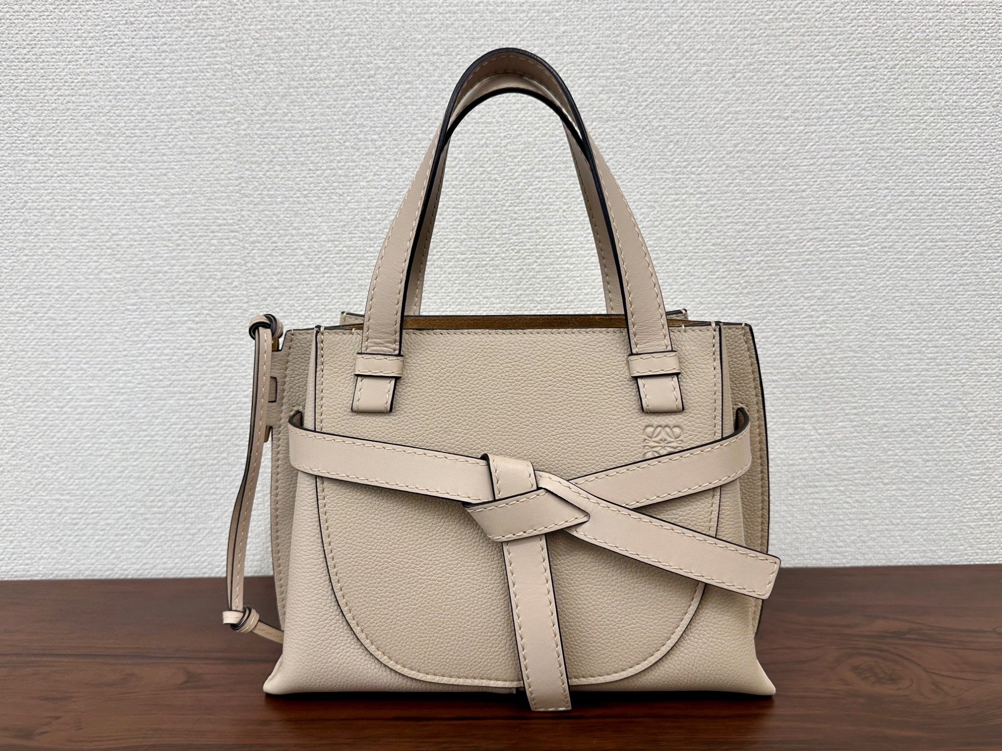 LOEWE（ロエベ）2wayショルダーバッグ ゲートトップハンドルが入荷