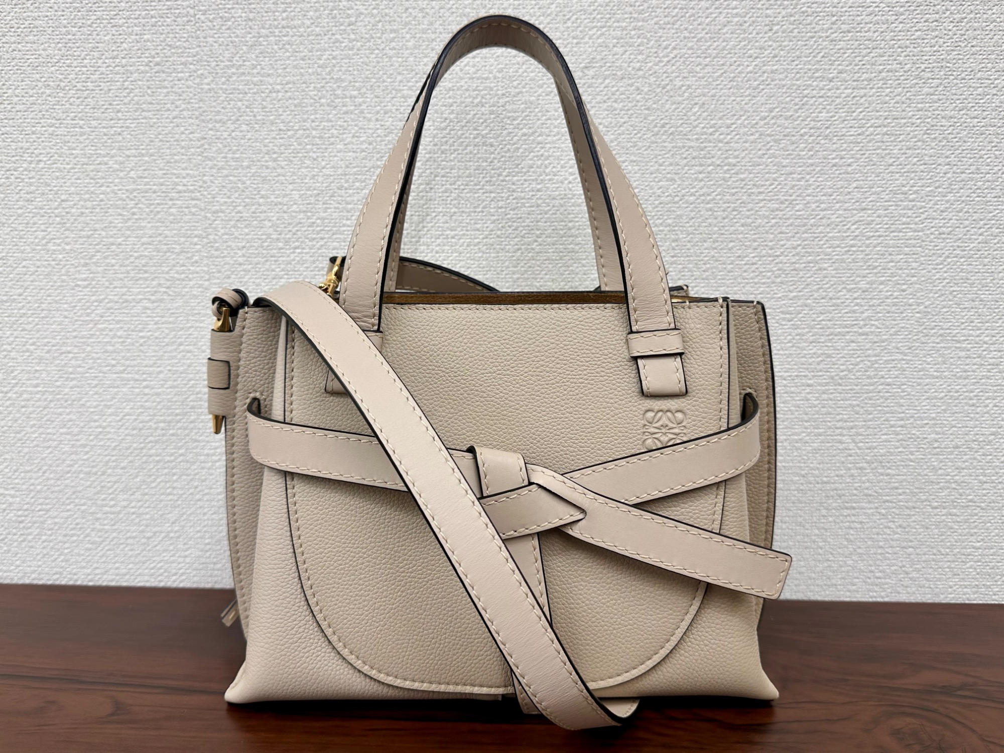 LOEWE（ロエベ）2wayショルダーバッグ ゲートトップハンドルが入荷