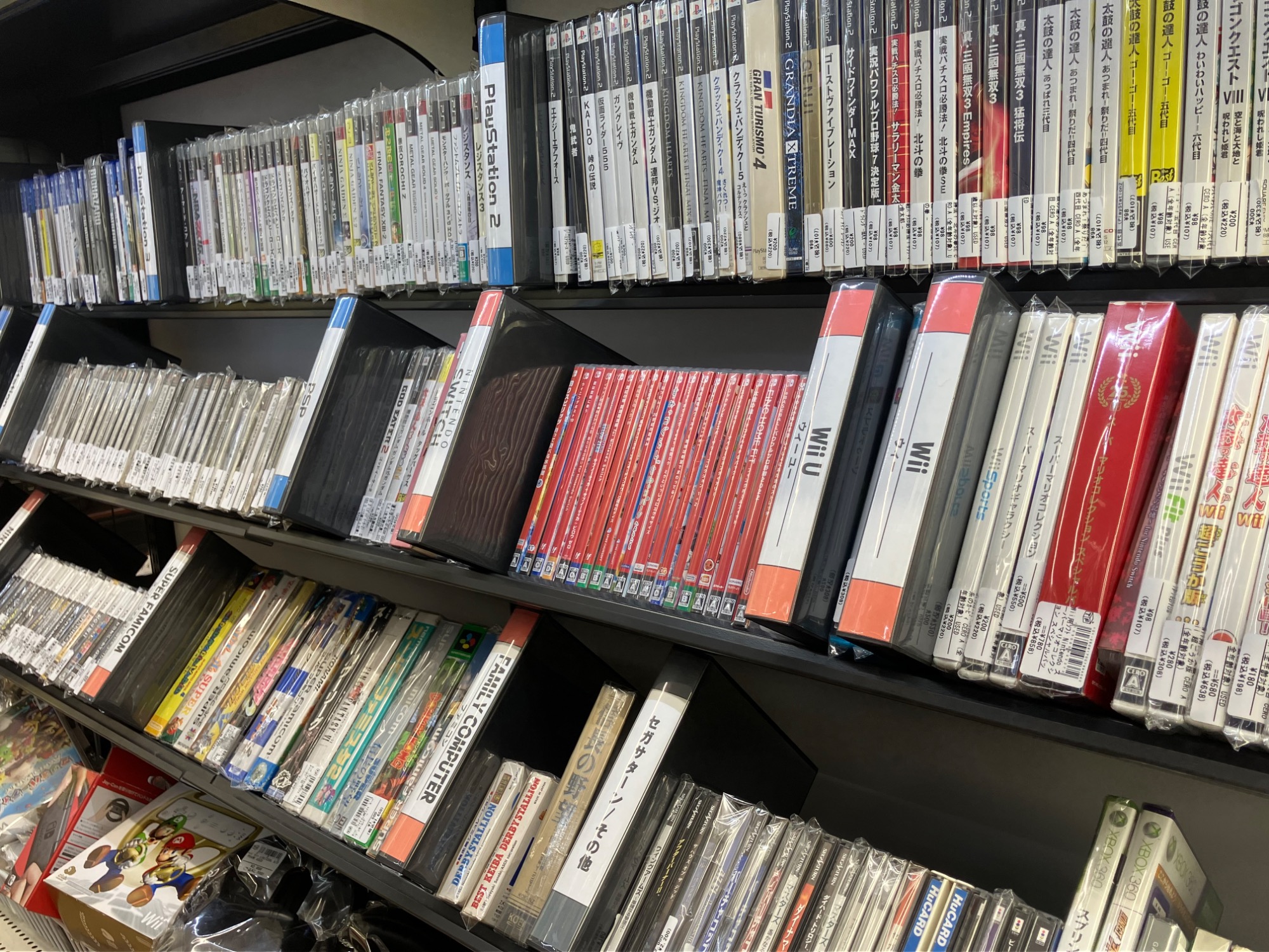 Nintendo Switch本体やソフト、周辺アイテムを数多く入荷いたしました