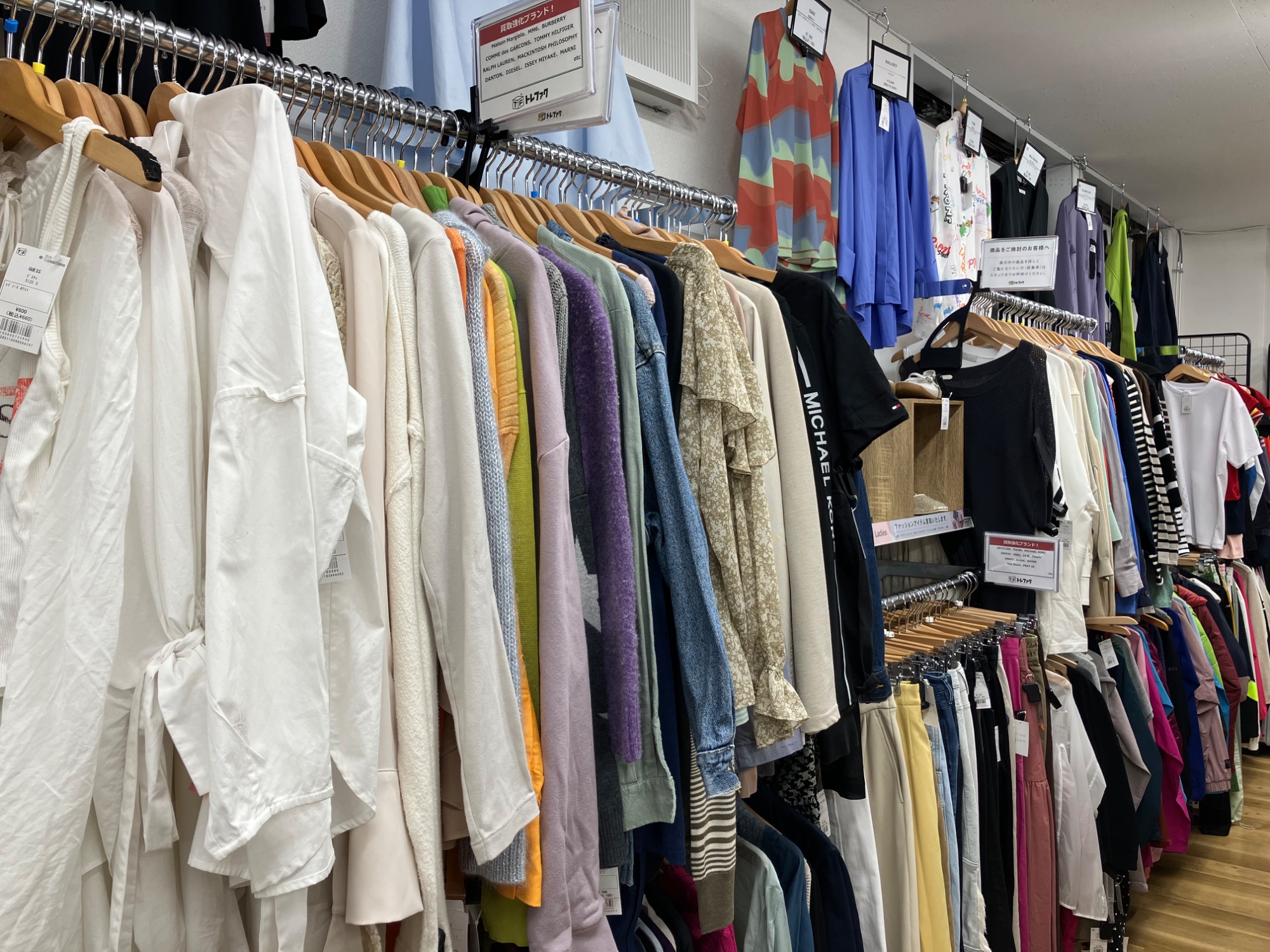 GUCCI（グッチ）のパールボタンシルクボウタイブラウスが買取入荷