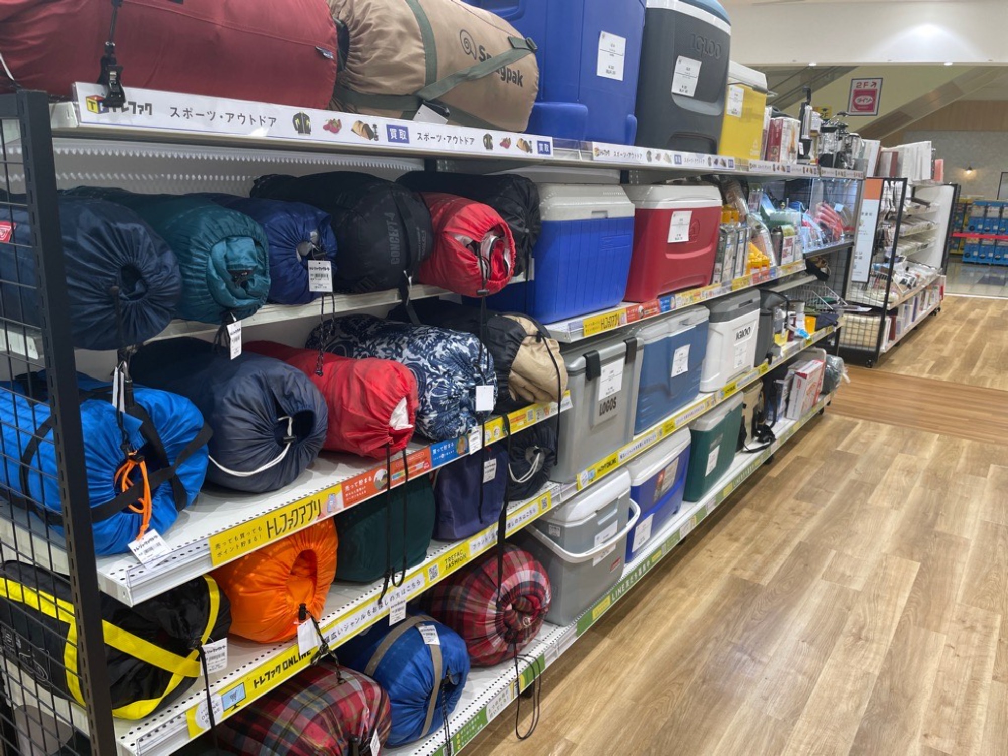 中古アウトドアグッズの取り扱いございます！テントやシュラフ