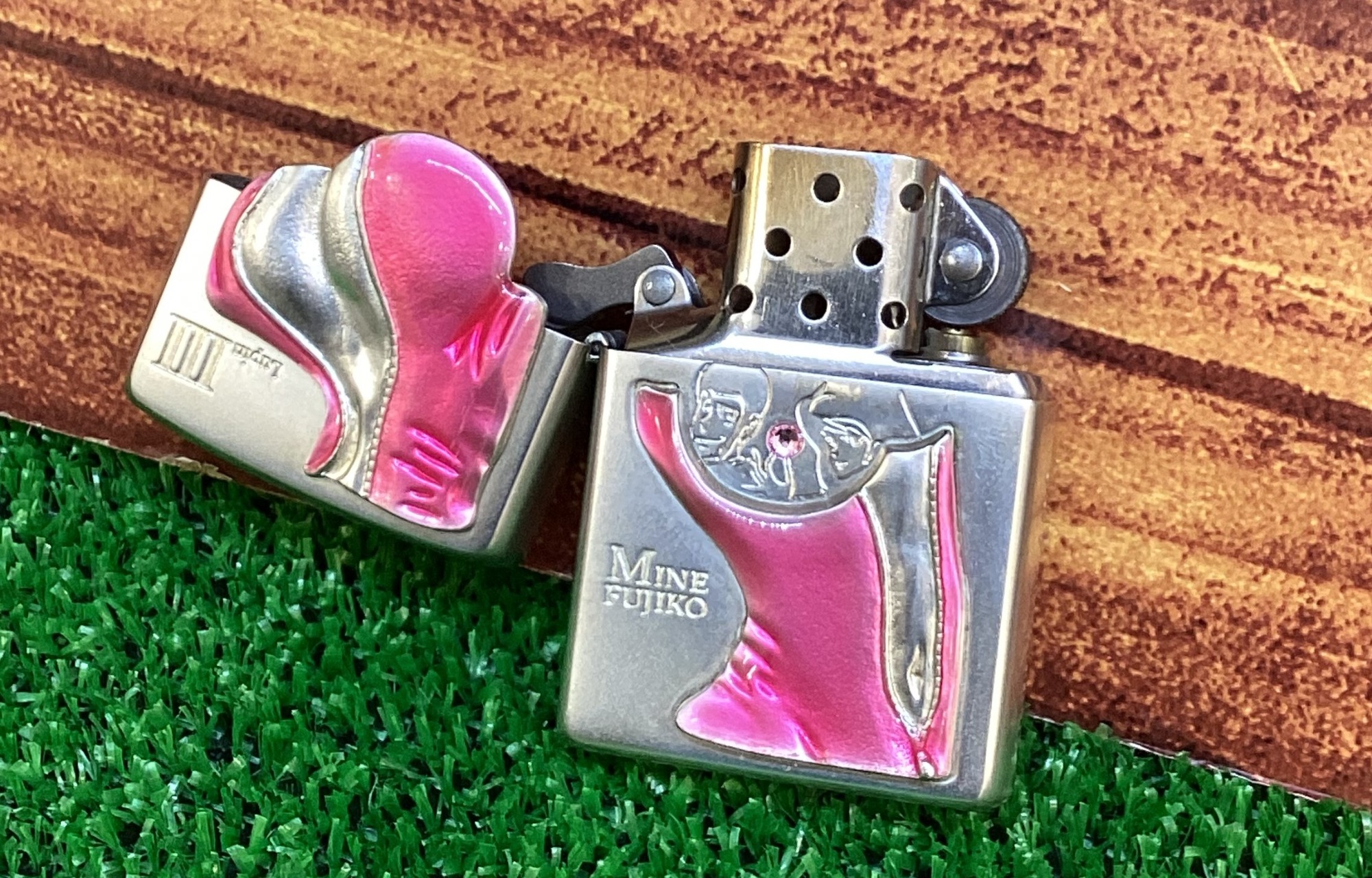 ZIPPO (ジッポ)】 ルパン三世 峰不二子 ピンク 2006年製造が買取入荷