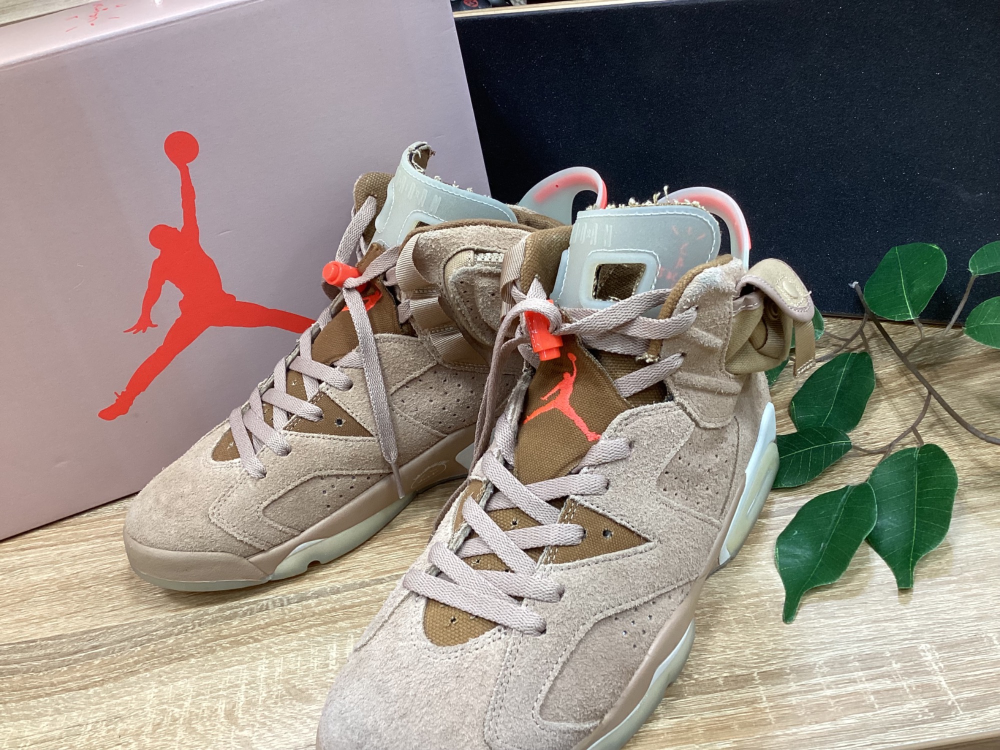 NIKE×TRAVIS SCOT】ハイカットスニーカーが買取入荷しました！｜2024年 