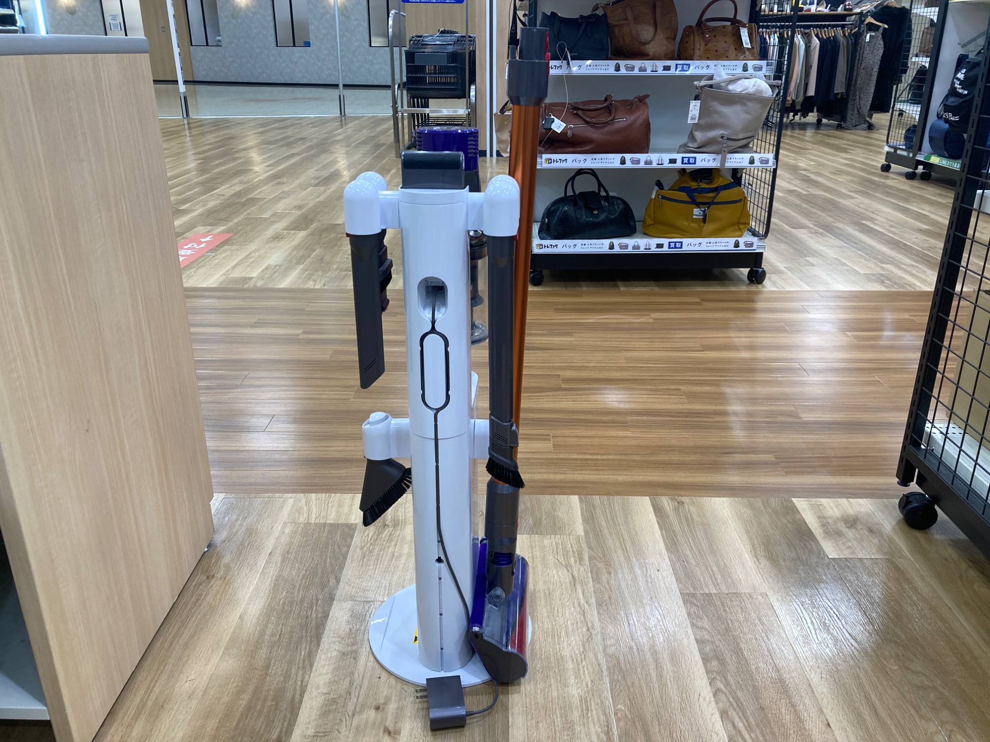 dyson(ダイソン)のサイクロン式コードレスクリーナーをご紹介いたします！！｜2023年10月31日｜リサイクルショップ トレジャーファクトリー（ トレファク）ハローパーク周船寺店