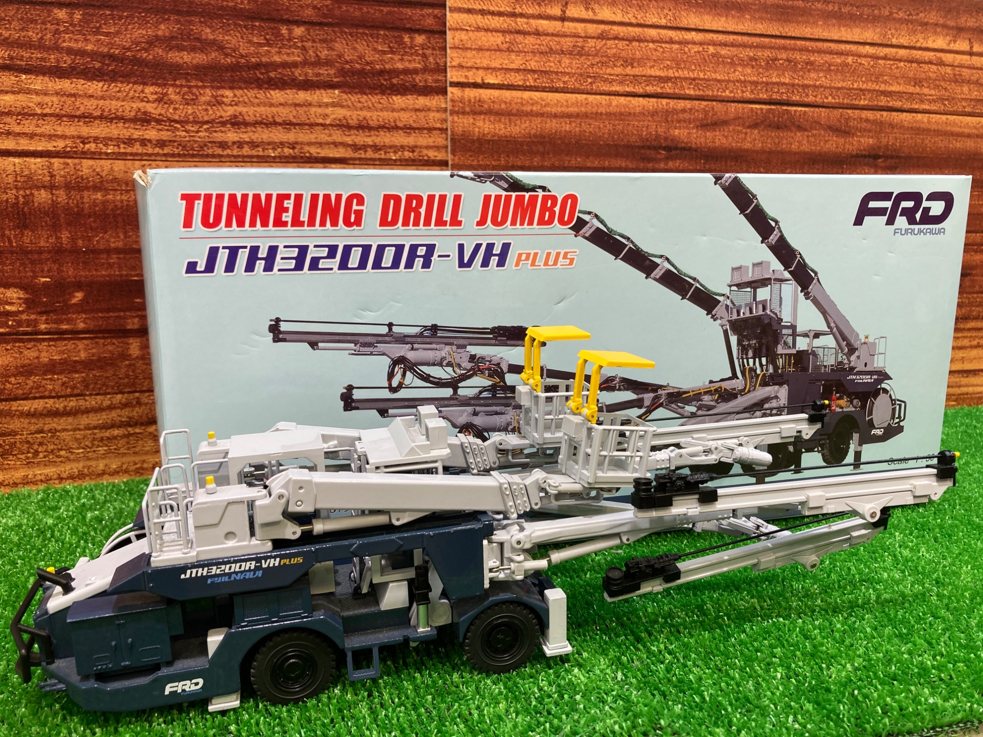 【美品】トンネル掘削用重機 1/50 貴重品 古河ロックドリル株式会社】トンネル掘削機1/50スケール模型が