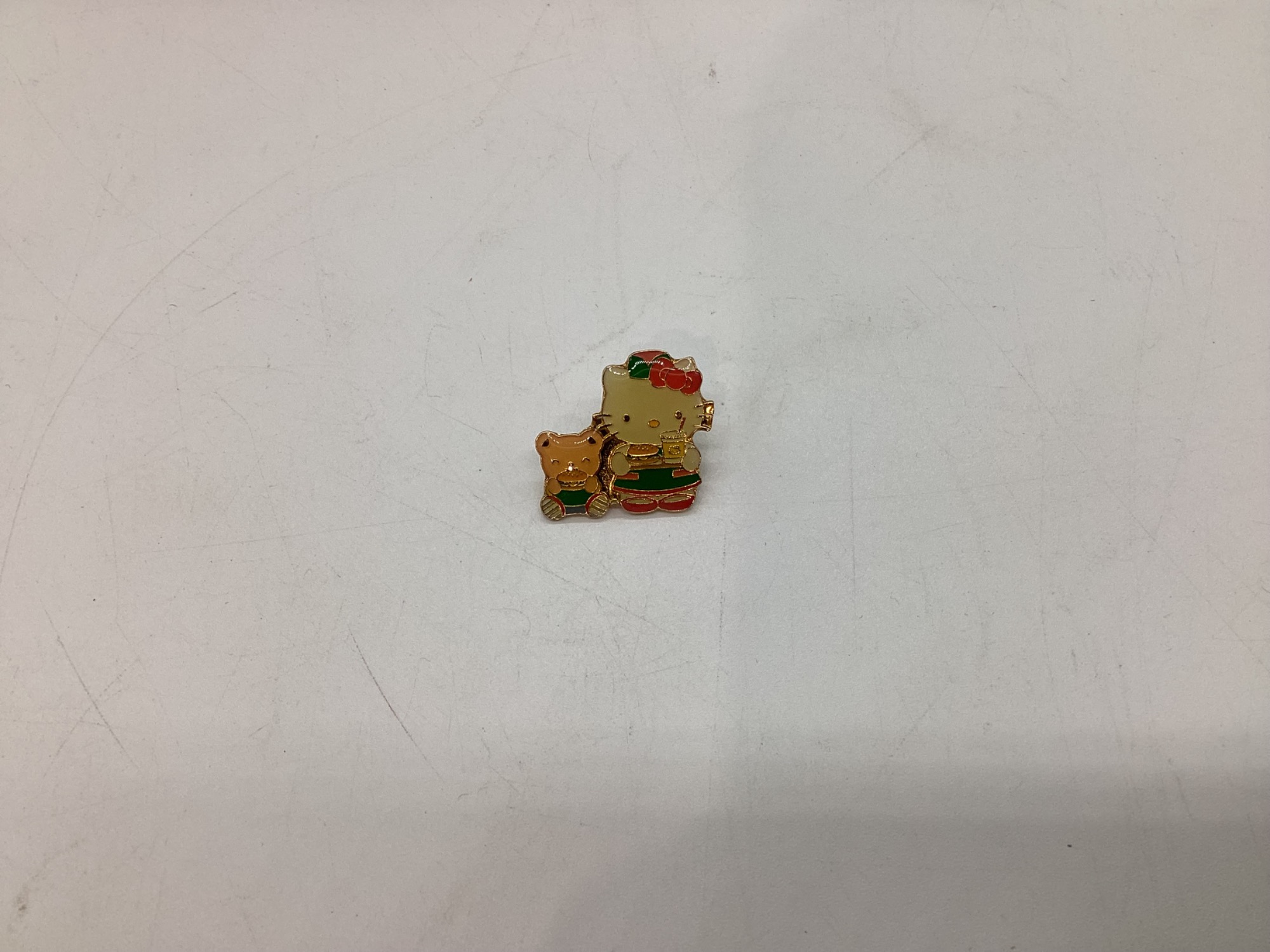 サンリオより【HELLO KITTY ショッピングモール ピンバッチ】のご紹介