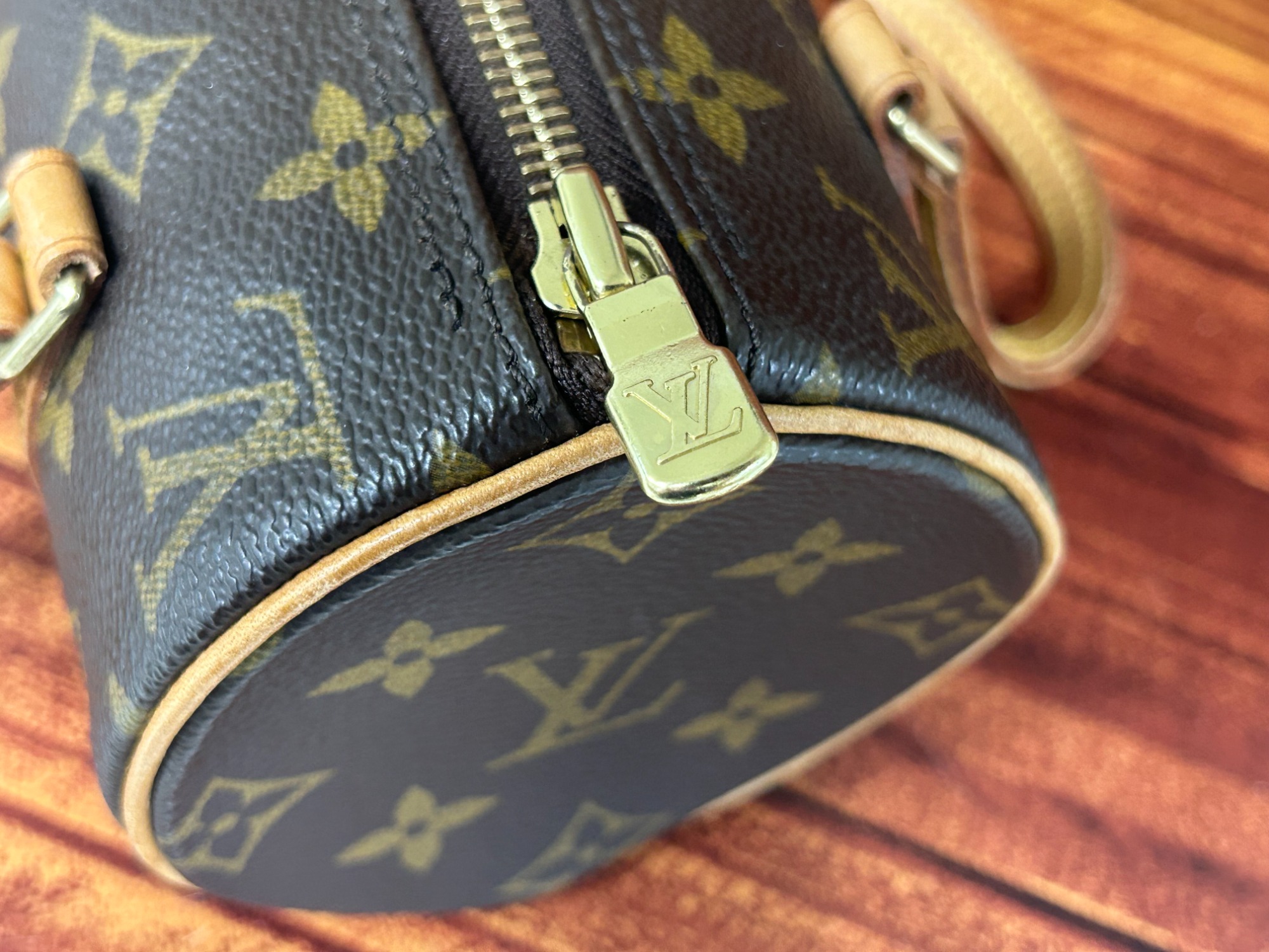 LOUIS VUITTONのモノグラムハンドバッグ【パピヨン19】のご紹介