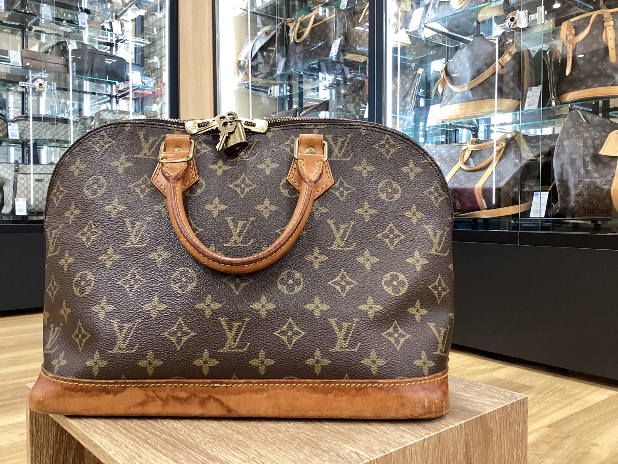LOUIS VUITTON アルマ PM LOUIS VUITTON ルイ・ヴィトン アルマPM バッグ AR0957 エピ