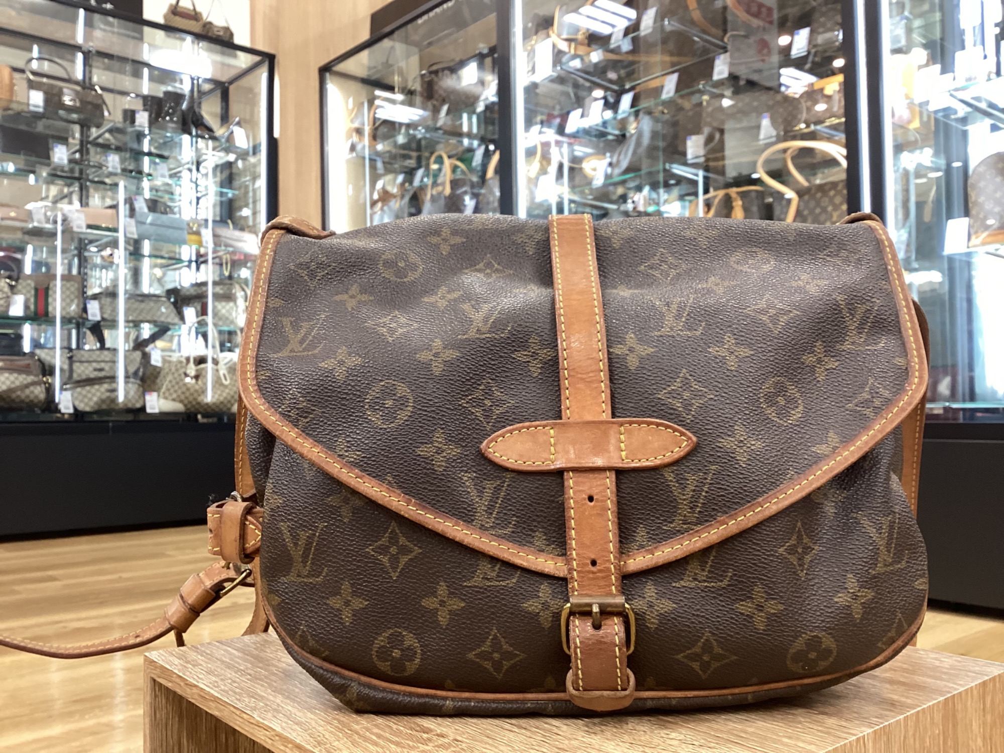 LOUIS VUITTON ソミュール30 ショルダーバック ジャンク品 LOUIS VUITTON]ショルダーバッグ ソミュール30 をご紹介！！｜2025年12