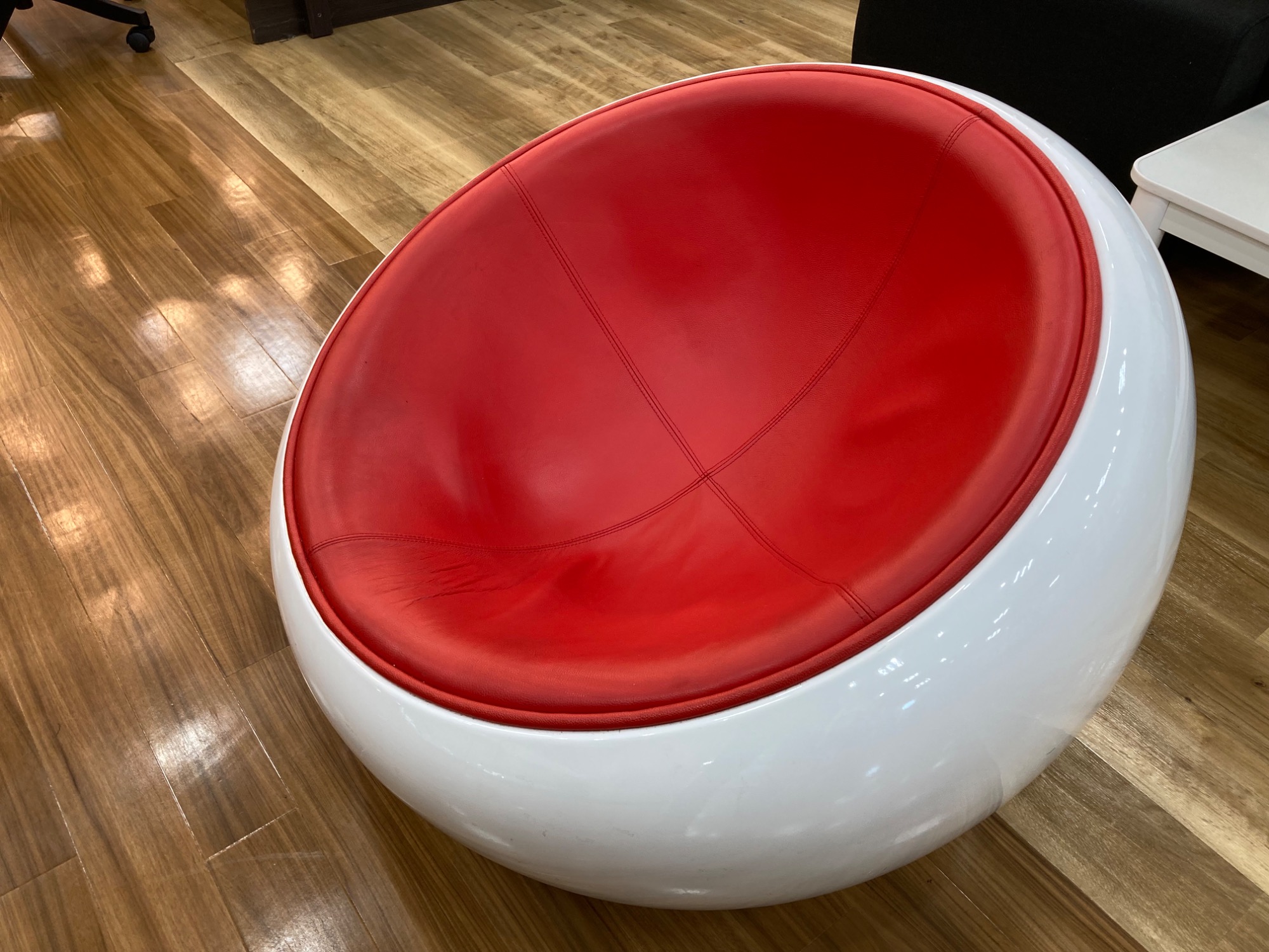 軽トラック90分無料!!】ピーチチェア ホワイト×レッド 入荷しました