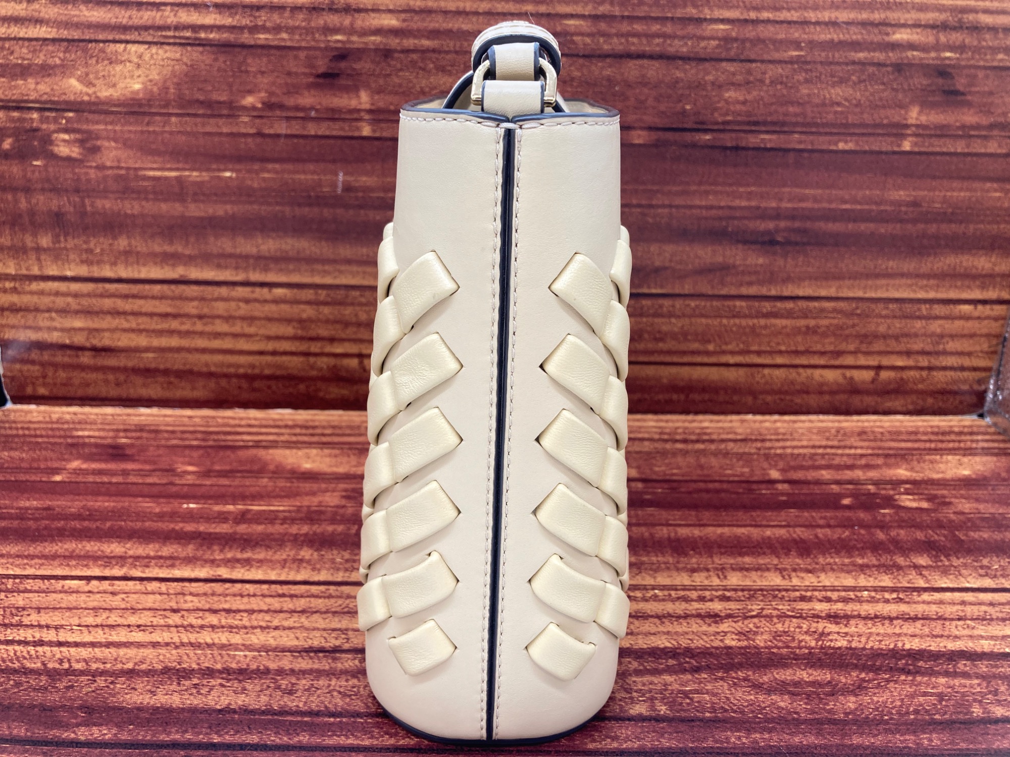 TORY BURTHより【バケットバッグ 10006102】のご紹介です！｜2025年12